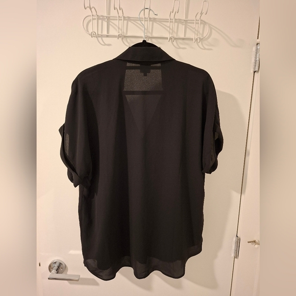 Cabi Women's Black Short-sleeve V-neck Point Collar Top (Size M) - Picture 5 of 6